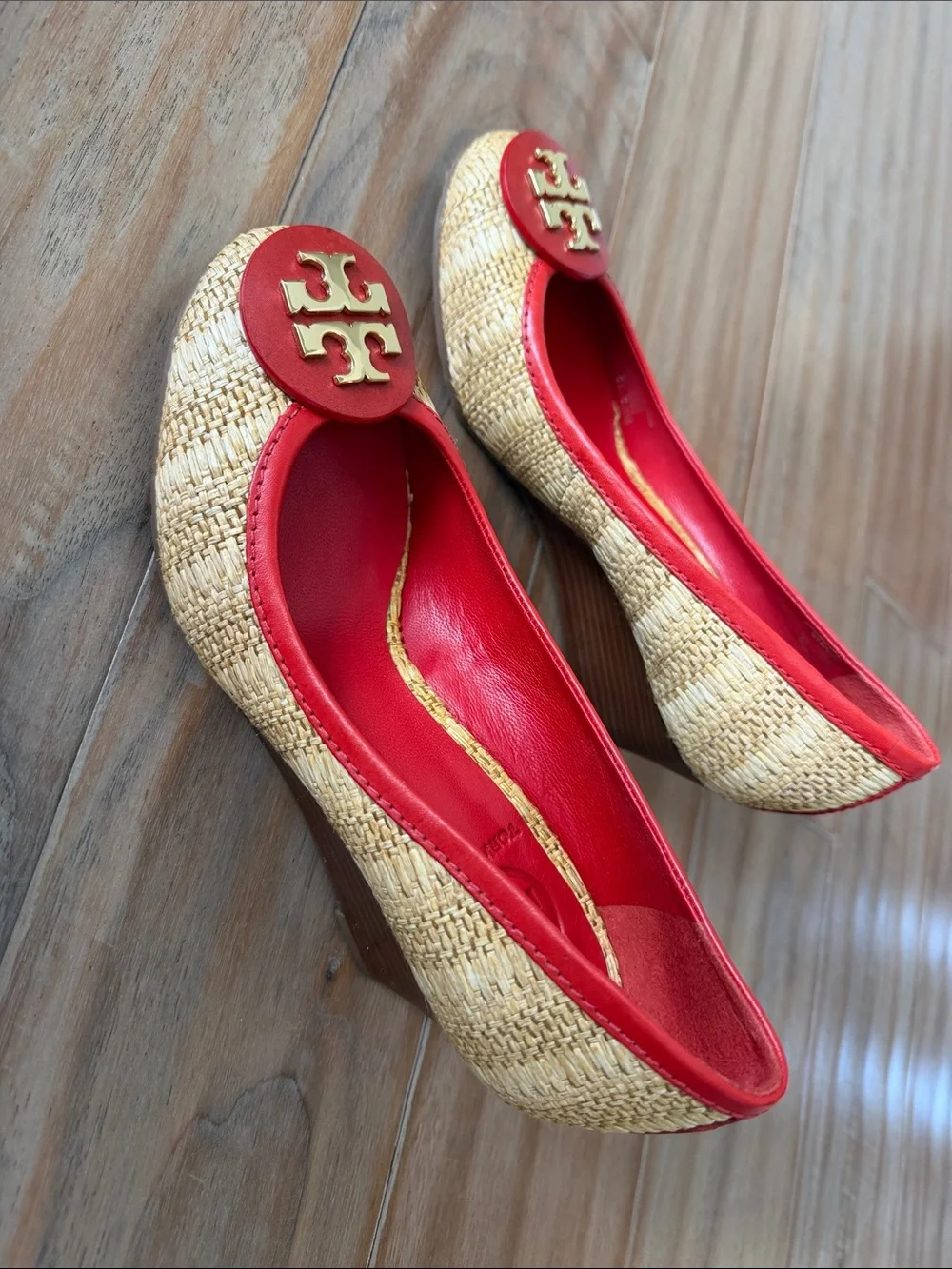 Tory Burch Sally Raffia Straw Wedge / size 5.5